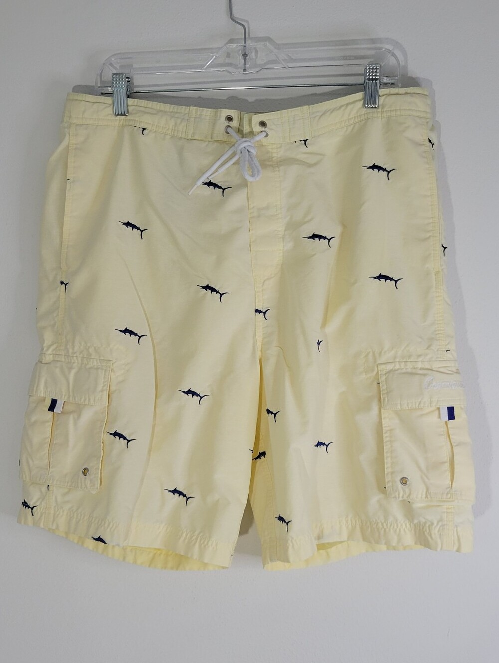 CREMIEUX Men's Size L/G Yellow Embroidered Shark Cargo Swim Shorts.